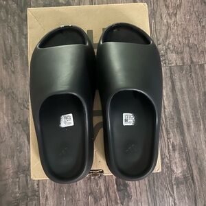 Yeezy Men's Black Slides